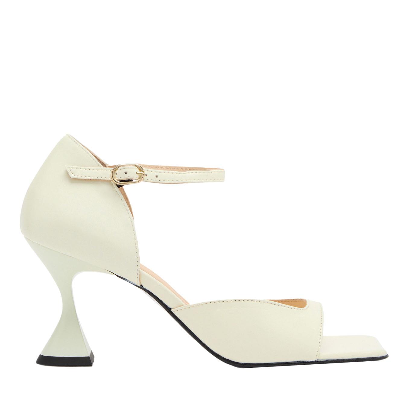 Alohas Beijos Leather Sandal