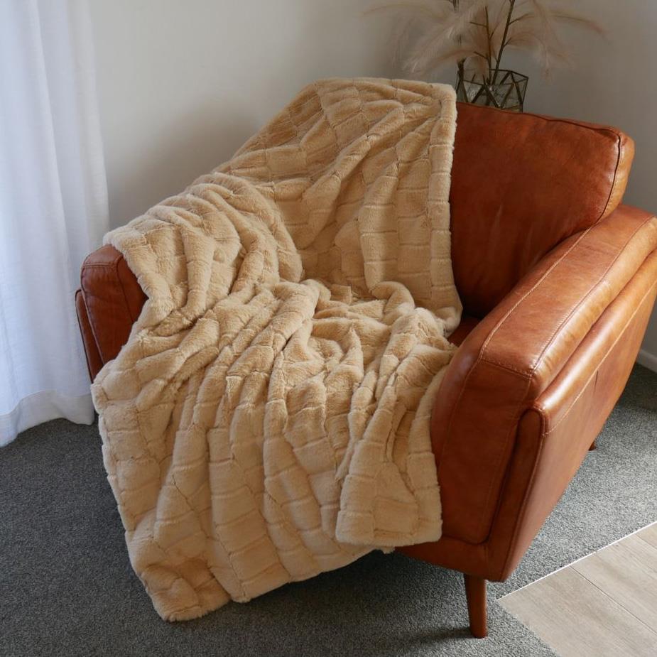 Top Drawer Faux Rabbit Fur Textured Throw 150x200cm Toscana